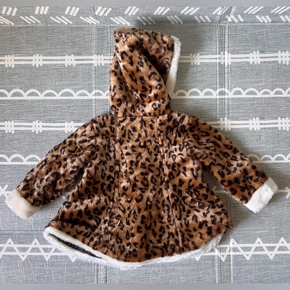 Toddler girl coat, like new, size 18 months - Picture 2 of 4